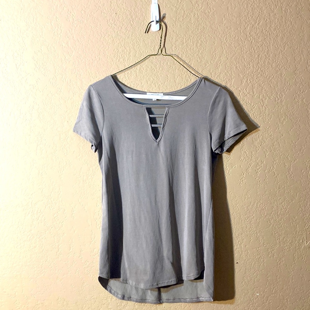 Maurices XS Grey Short Sleeved T - Shirt